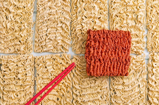 flat-lay-basic-ramen-with-red-noodles